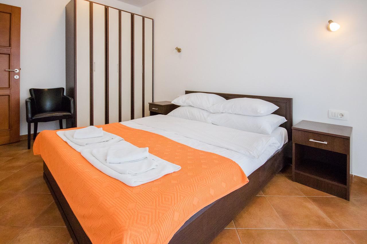 Apartments Palma Dobra Voda Luaran gambar