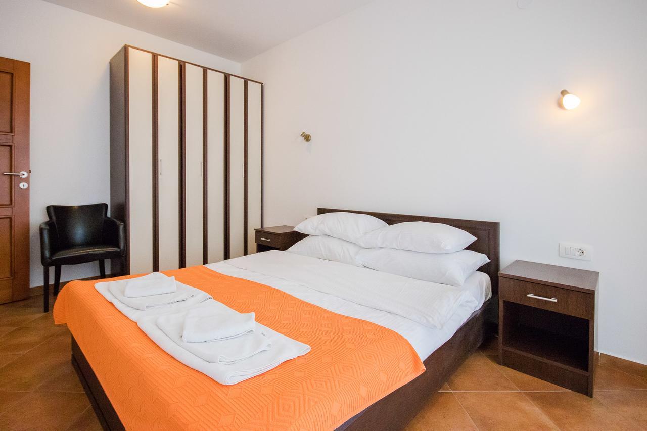 Apartments Palma Dobra Voda Luaran gambar