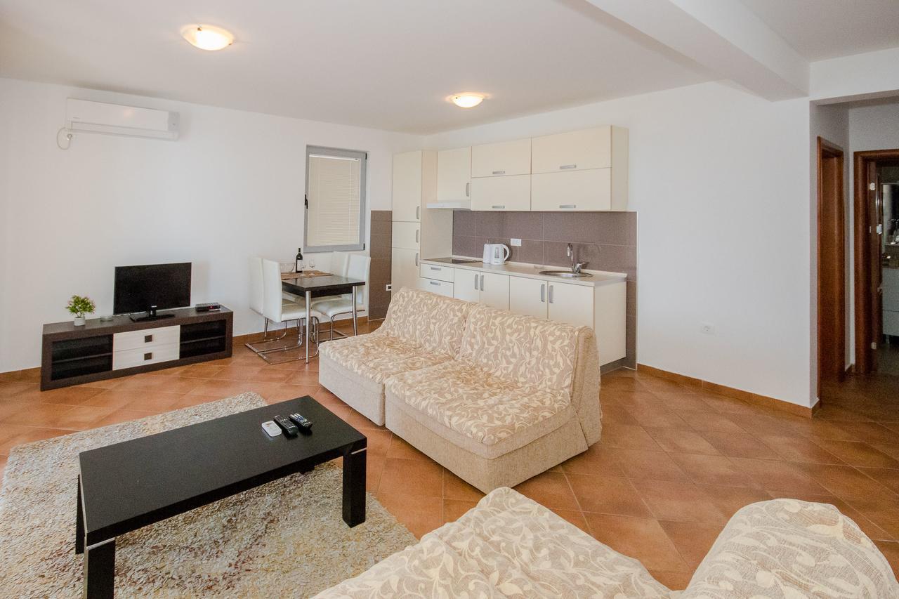 Apartments Palma Dobra Voda Luaran gambar